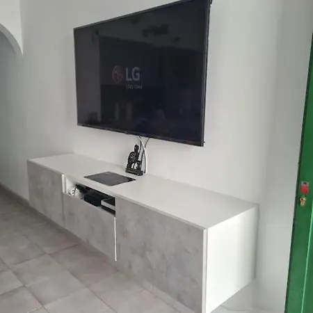 Laina Apartment *