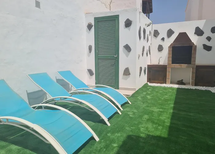 Laina Apartment Tías